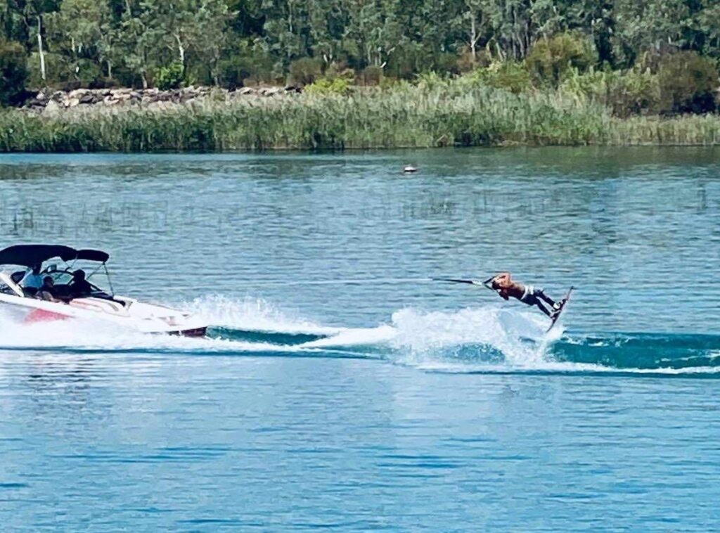 Θαλάσσιο Σκι: από τις καλύτερες στην Ευρώπη η πίστα στη Λίμνη Στράτου