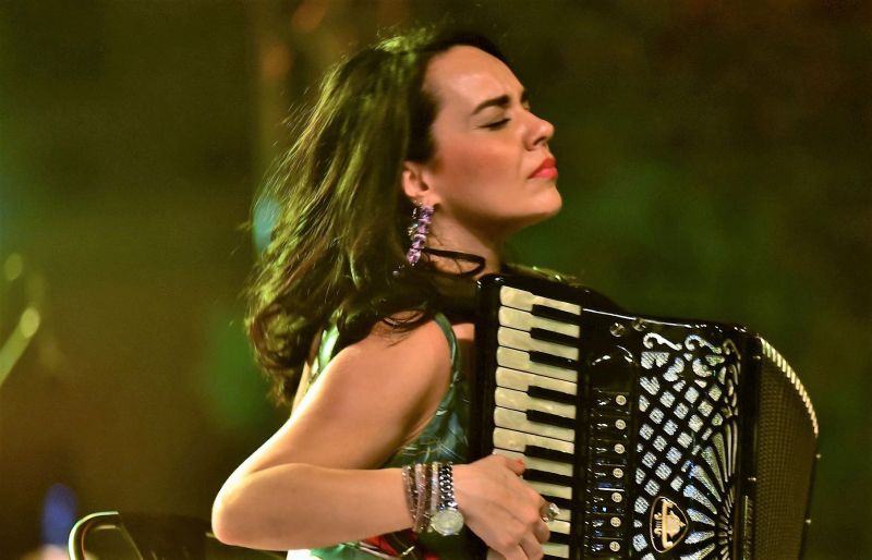 Η Ζωή Τηγανούρια στο Μικρό Παρίσι με «Αρώματα του κόσμου»