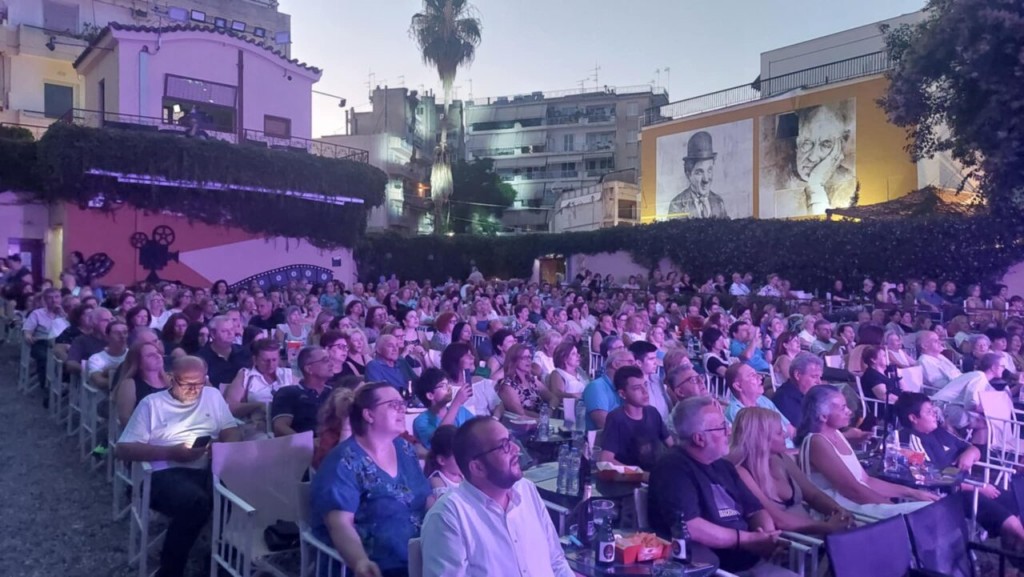 Μια μαγευτική βραδιά αφιερωμένη στον Μίμη Πλέσσα στο &quot;Ελληνίς&quot; (Βίντεο)