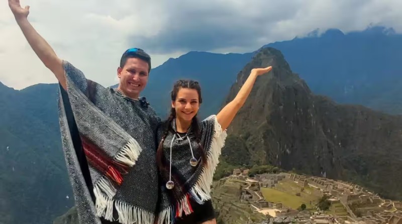 «Haha Nomads»: Στην πανέμορφη Ναύπακτο το ζευγάρι των ψηφιακών νομάδων