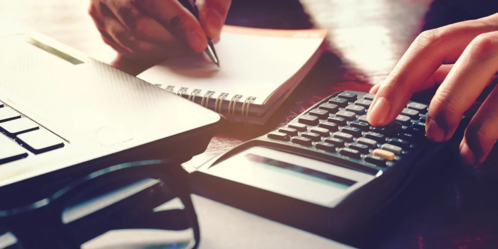 Ελεύθεροι επαγγελματίες: Τα βήματα και οι παγίδες για την αμφισβήτηση του τεκμαρτού εισοδήματος