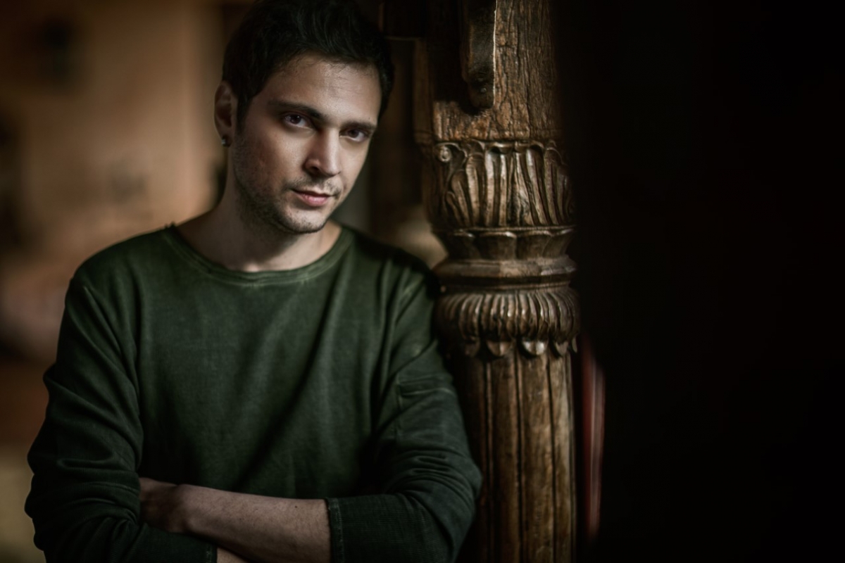 Ο Σώζος Λυμπερόπουλος υμνεί τον έρωτα με το τραγούδι «Δικός σου να’ μαι»