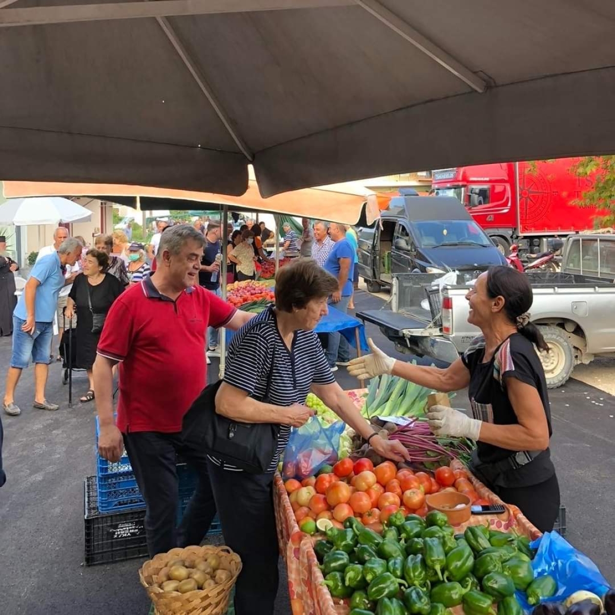 Επίσκεψη Γιώργου Αποστολάκη στην λαϊκή αγορά της Βόνιτσας!