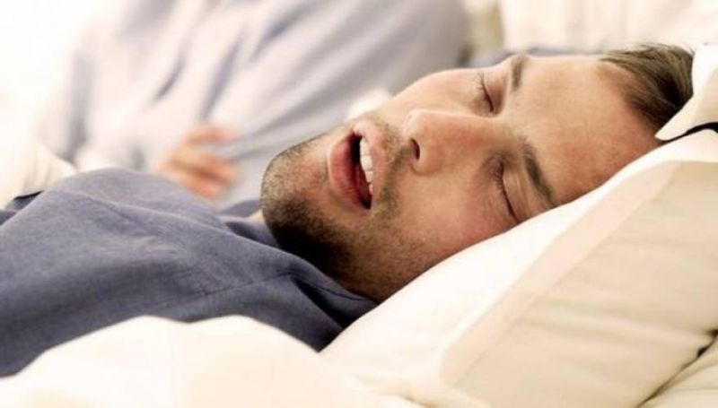 7 τρόποι για να βάλετε «στοπ» στο ροχαλητό