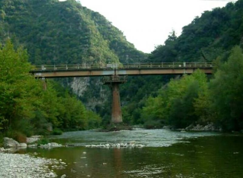 Ο Εύηνος από τη γέφυρα του Πόρου