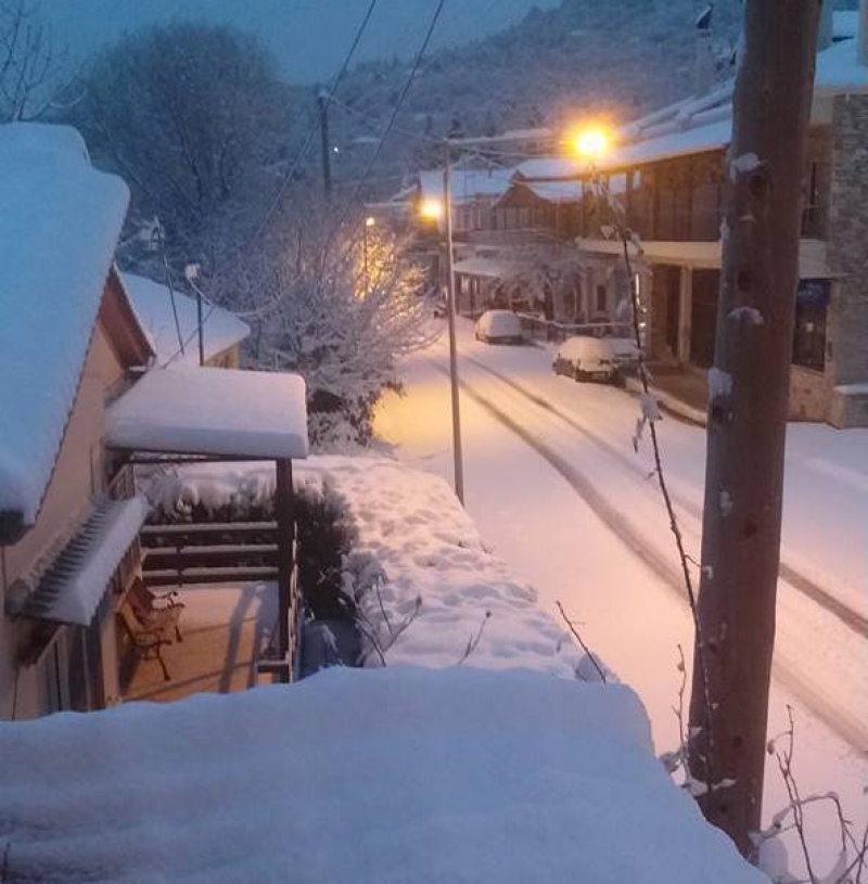 Λευκή μαγεία στα Παρακαμπύλια- με αλυσίδες στον Άγιο Βλάσιο