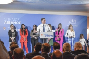 Συγκλονιστική προσέλευση του κόσμου, με πολλαπλά μηνύματα, στην ομιλία Λιβανού στο Μεσολόγγι