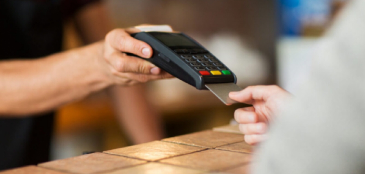 Χατζηδάκης: Στις αρχές του 2024 η διασύνδεση των POS με ταμειακές μηχανές για 450.000 επιχειρήσεις