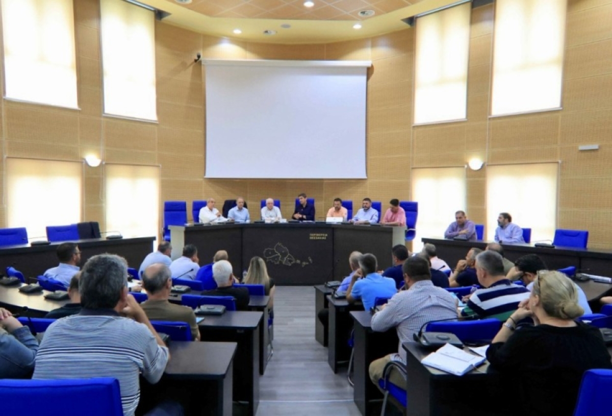 Το μέλλον της κτηνοτροφίας στη Θεσσαλία, αντικείμενο ευρείας σύσκεψης Αυγενάκη στη Λάρισα