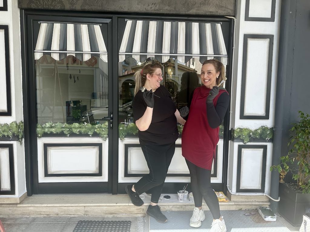 Αργυρώ Φιλίππου - Ελένη Ασημάκη: Όταν η τέχνη της ζωγραφικής συναντά την κομμωτική στο Αγρίνιο