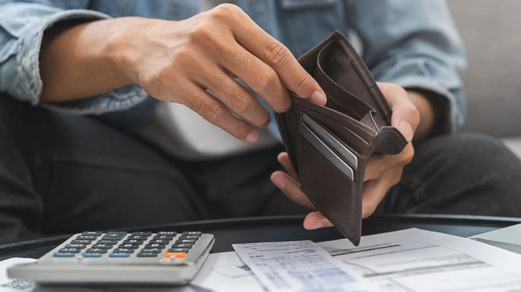 Οι οκτώ αλλαγές σε μισθούς και συντάξεις για το 2025 – Ο νέος «χάρτης» για μισθωτούς και ελεύθερους επαγγελματίες