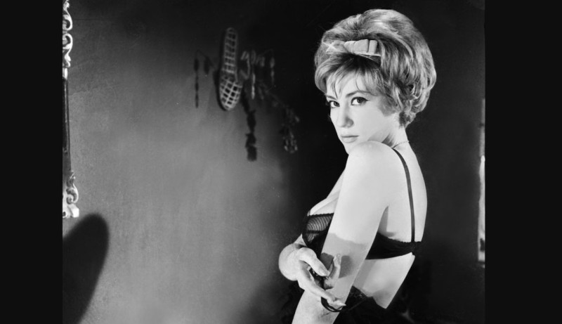 Αυτή είναι η «αυστηρώς ακατάλληλη» ταινία της Ζωής Λάσκαρη – Έχει 2 διαφορετικά φινάλε