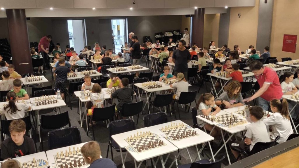 «Ανεβαίνει» συνεχώς το σκάκι στο Αγρίνιο – Στο Παπαστράτειο το 14ο σχολικό πρωτάθλημα