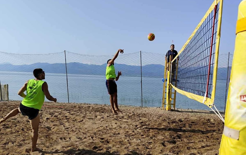 Τριχωνίδα: Το απόγευμα οι τελικοί του beach volley - Δείτε live τους αγώνες στο πλαίσιο του Lake Party