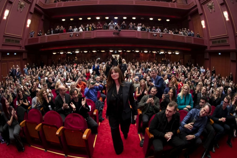 Μόνικα Μπελούτσι: Χαμός στο Φεστιβάλ Θεσσαλονίκης για τη σταρ (εικόνες &amp; βίντεο)