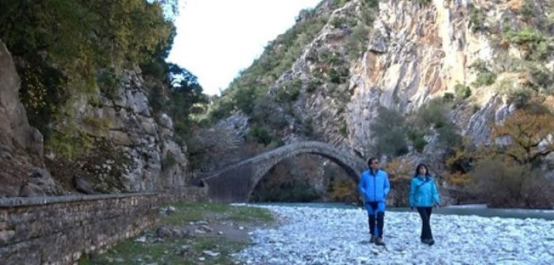 Ναυπακτία: Πεζοπορία από τo Καρέλι στo γεφύρι της Αρτοτιβας (Βίντεο)