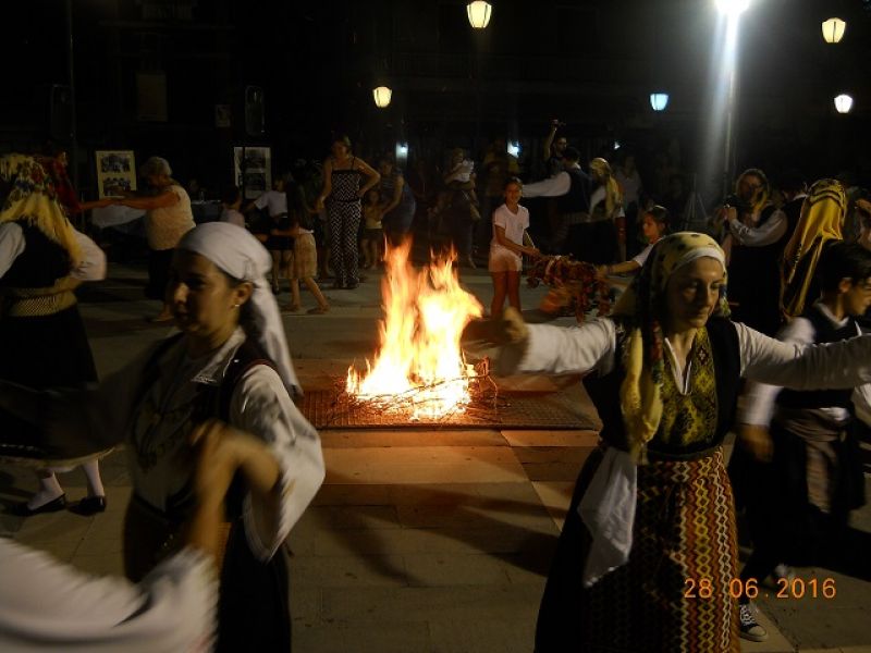 Χορός, τραγούδι και συγκίνηση στη συνάντηση Μικρασιατών και Καππαδοκών στον Αγ. Κωνσταντίνο Αγρινίου