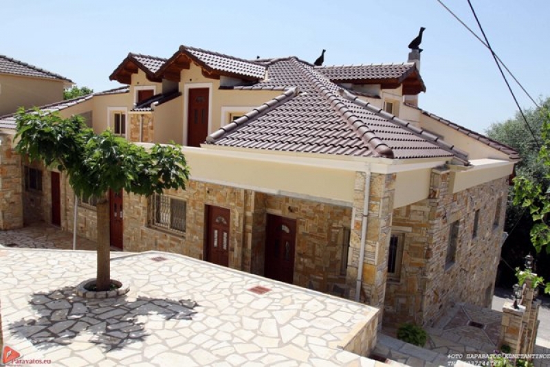 Ένας μετανάστης επιστρέφει δημιουργώντας ξενώνες στον Άγιο Βλάση