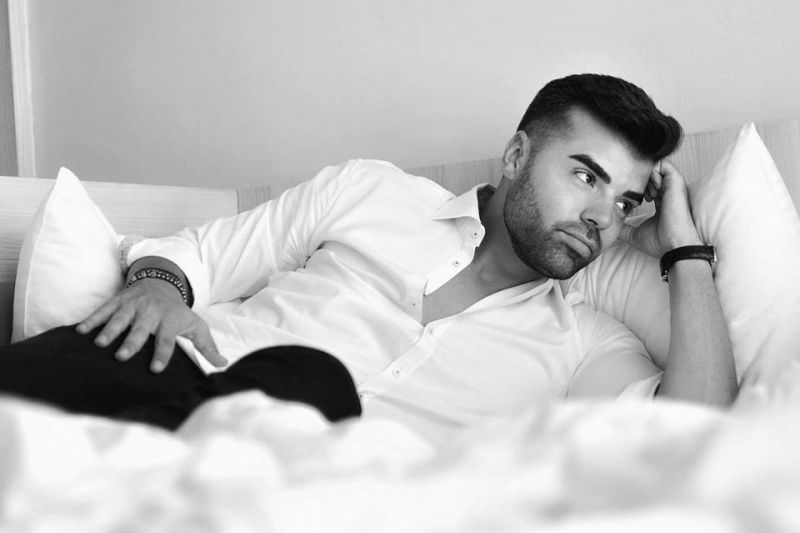 Ο Γιάννης Αλεξόπουλος ξεκινάει εμφανίσεις στο πλευρό Γονίδη / Μακρόπουλου (Φώτος)