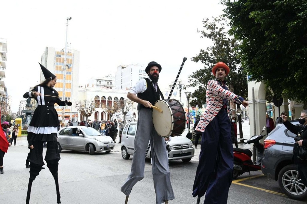 Στο Κλειστό Γυμναστήριο Αμφιλοχίας το παιδικό αποκριάτικο πάρτι των σχολείων με τους Σαλτιπάγκος