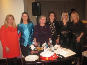 Ο Σύλλογος Γυναικών Καλυβίων έκοψε την πρωτοχρονιάτικη πίτα του