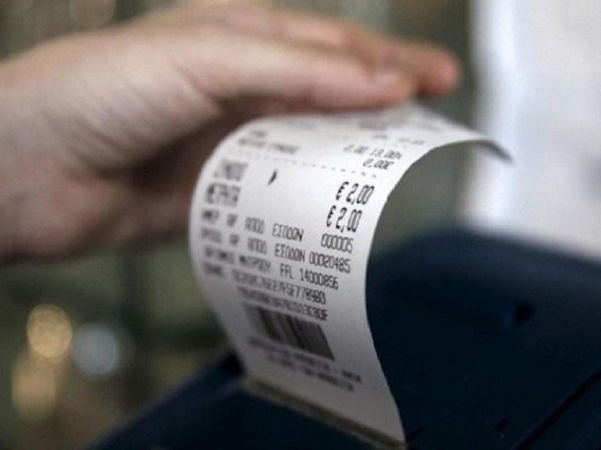 Πάει για καλοκαίρι η διασύνδεση ταμειακών με τα POS και την εφορία