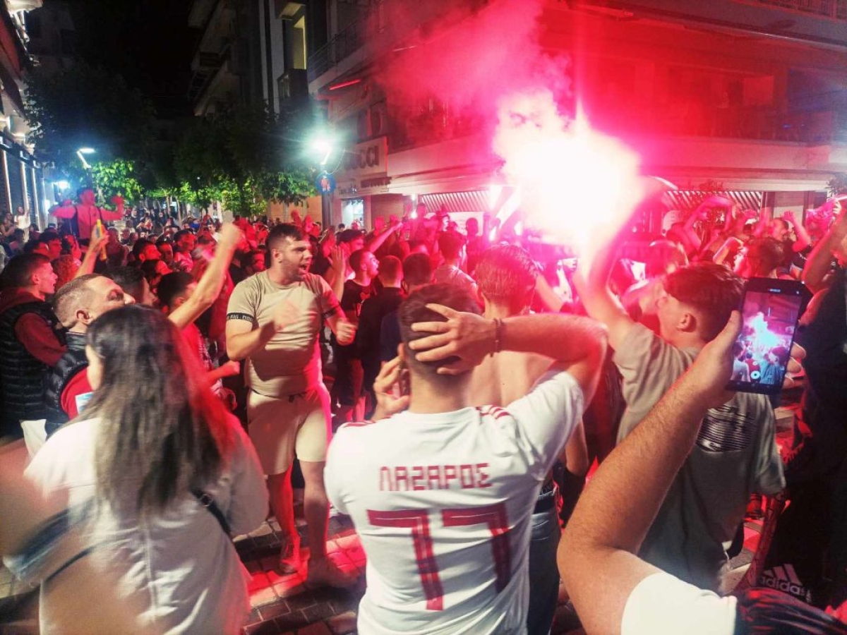 Αγρίνιο: Κόκκινο στη νύχτα για την ιστορική νίκη - όνειρο του Ολυμπιακού (video)
