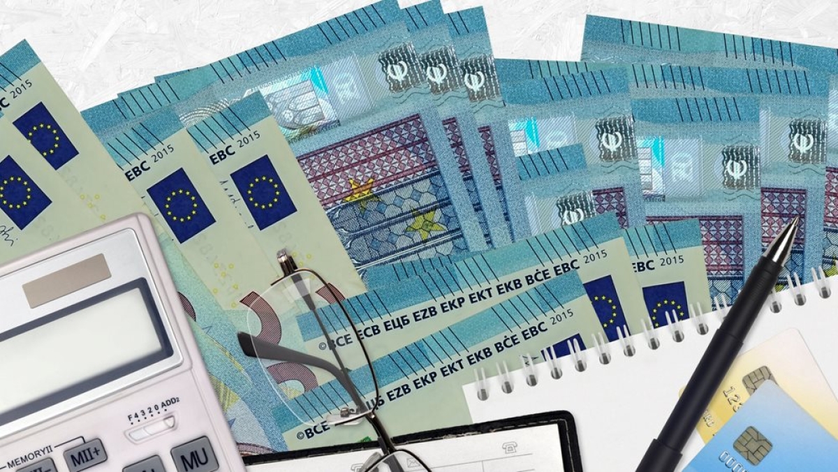 Ποια επιδόματα αυξάνονται με κατώτατο μισθό στα 830€ - Ανεβαίνει και το κόστος πλασματικών ετών