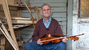 Μπάρμπα Χρήστος,ο γητευτής της ξυλογλυπτικής τέχνης (βίντεο)