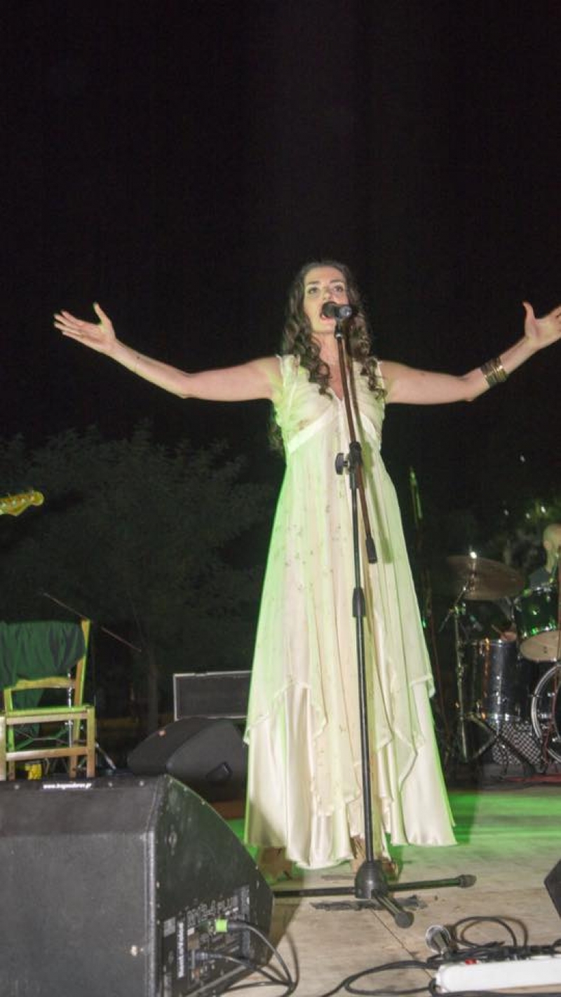 Αποθέωση για την Φωτεινή Δάρρα στο Θέρμο