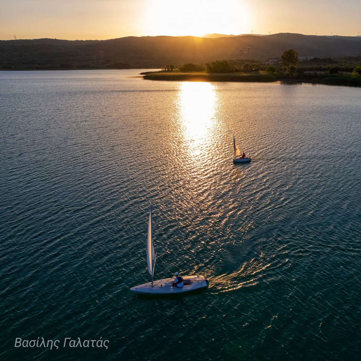Βίντεο: «πετώντας» με τα καραβάκια στη λίμνη Στράτου