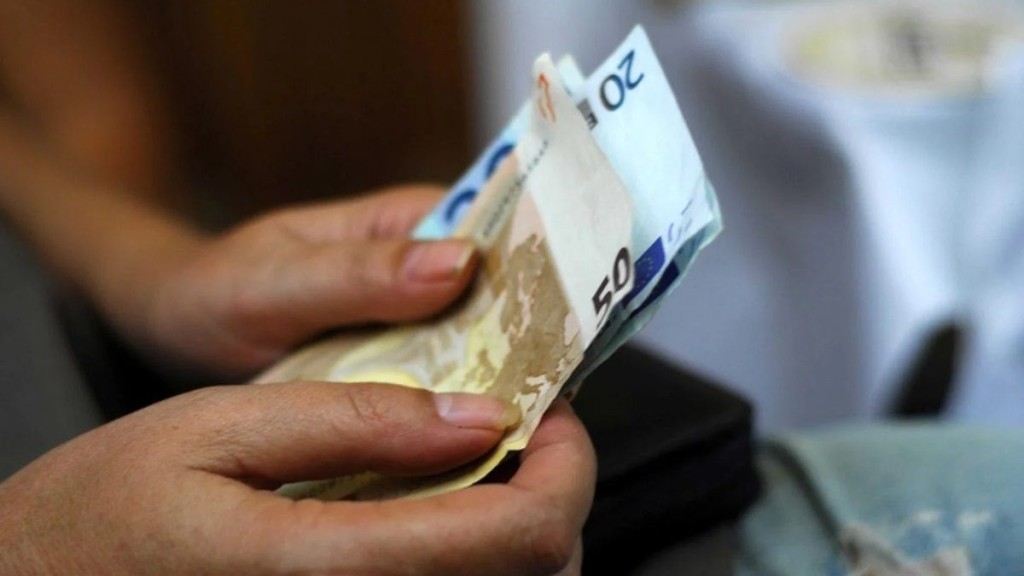 «Νταντάδες της γειτονιάς» – Μηνιαίο voucher 300 και 500 ευρώ: Οι ενέργειες που πρέπει να κάνουν οι δικαιούχοι τον Αύγουστο