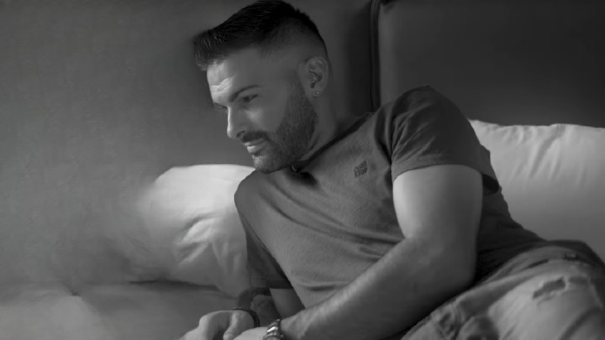 Ο Νεκτάριος Πρέκας παρουσιάζει το video clip του νέου του τραγουδιού «Κάτι Αφήσαμε στη Μέση»