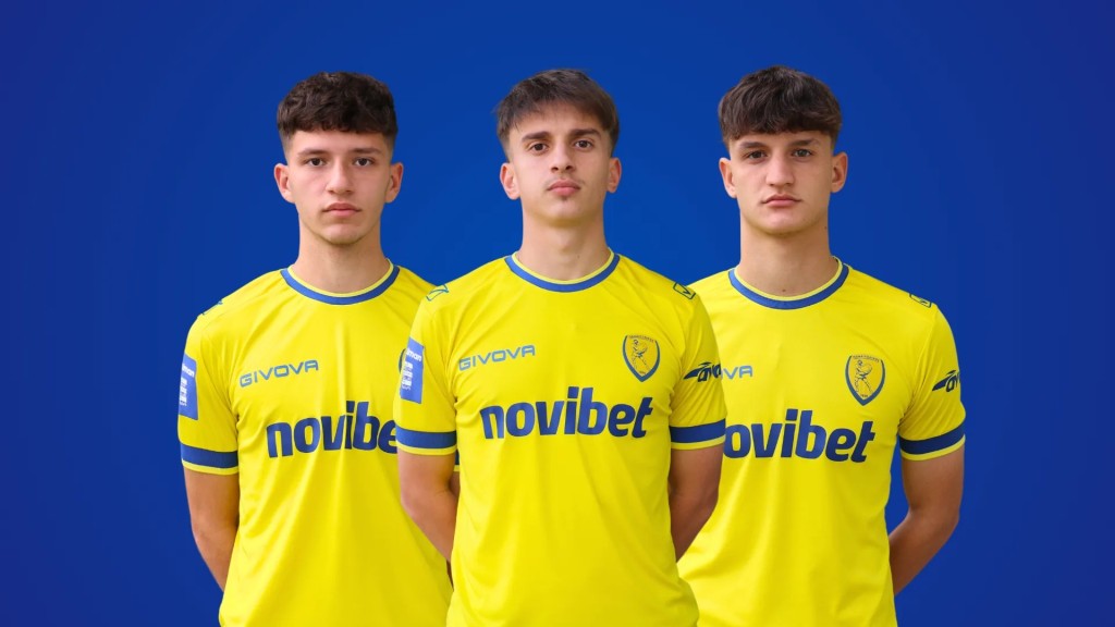 Παναιτωλικός: Επαγγελματικά συμβόλαια οι Εσκετζής – Ράδος – Χότζα