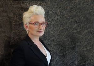 Χριστίνα Σταθοπούλου: Μια δυναμική γυναίκα στο πλευρό της Χριστίνας Σταρακά