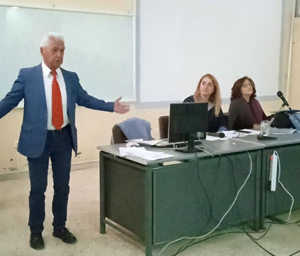 Παραδοσιακή ποίηση με τον Δημοσθένη Τσιαμάκη στο 4ο Γενικό Λύκειο Αγρινίου