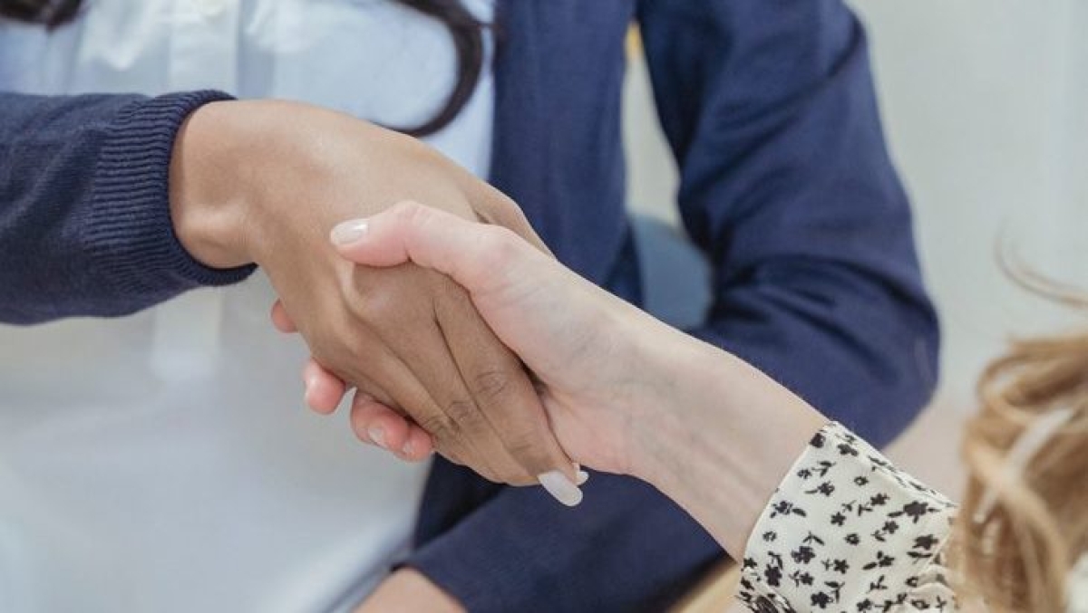 Ζητείται κοπέλα για φύλαξη και δημιουργική απασχόληση δίδυμων αγοριών στο Αγρίνιο