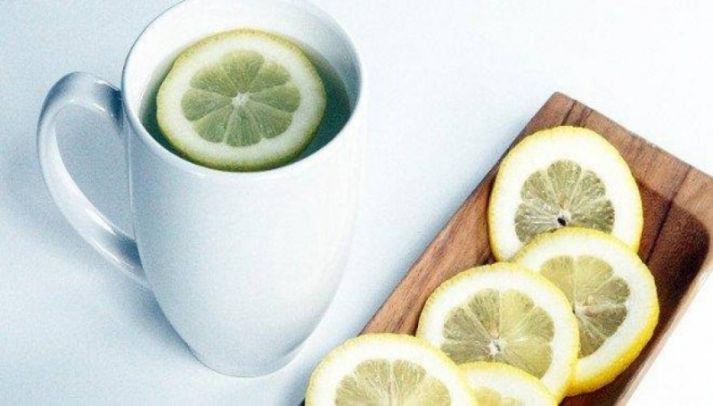 Γιατί όλοι το πρωί πρέπει να πίνουν ζεστό νερό με λεμόνι - Ένα φάρμακο για τα πάντα!