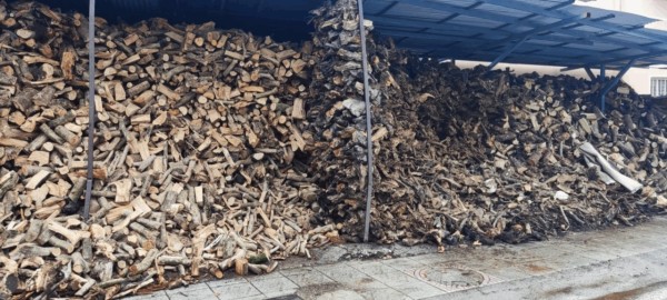 Αγρίνιο: «Σιγοκαίνε» τα καυσόξυλα – Σταθερές τιμές, χαμηλή η αγοραστική δύναμη