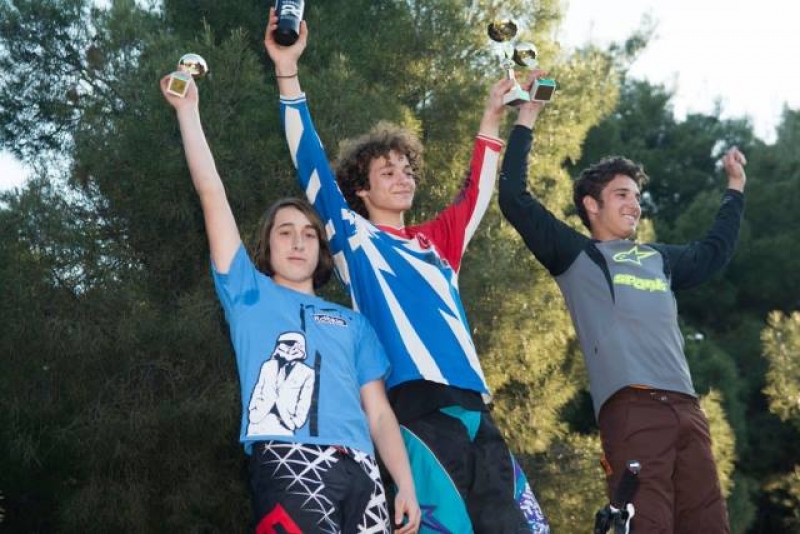 Με συμμετοχές από Αγρίνιο και Θέρμο το Πανελλήνιο κύπελλο Downhill 2015 (video)