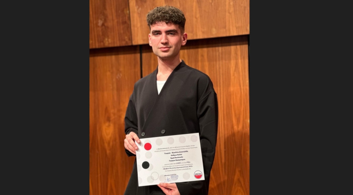 Αγρίνιο: Ο 22χρονος Γεώργιος Παπασπύρου βραβεύτηκε από την AMSTEL για το βλάχικο μοιρολόι “πουλί μου αχ πουλί μου” (video)