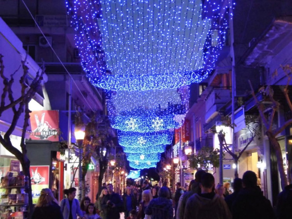 Αγρίνιο: Χριστουγεννιάτικο «χρώμα» αποκτά η πόλη – Πλούσιο το πρόγραμμα του Δήμου