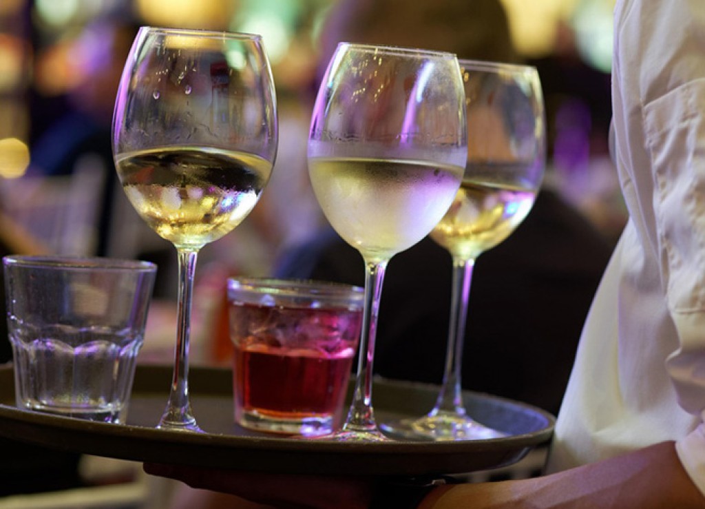 Νέες θέσεις εργασίας για σερβιτόρους σε επιχείρηση στο κέντρο του Αγρινίου