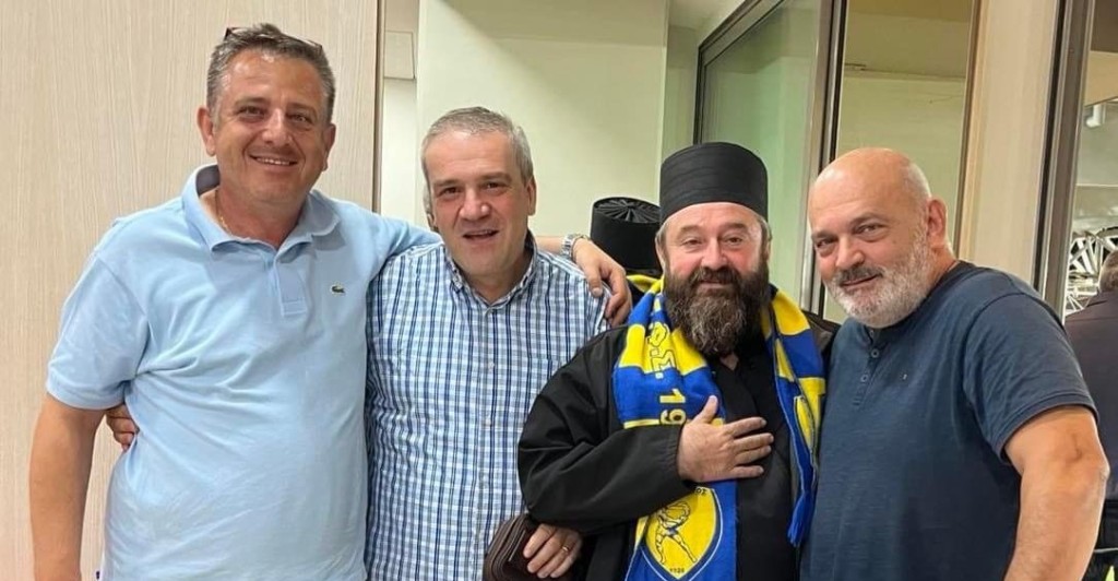 Παναιτωλικός: Στην σουίτα του στο «Γ. Καραϊσκάκης» πανηγύρισε και ο παπα-Φεγγούλης!