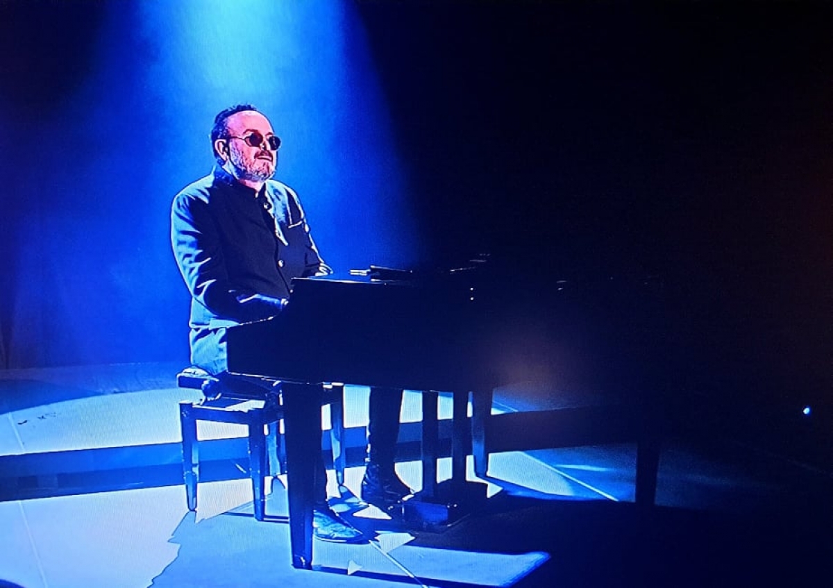 Ο Σταμάτης Γονίδης αποχαιρέτησε τη χρονιά με νέο τραγούδι!