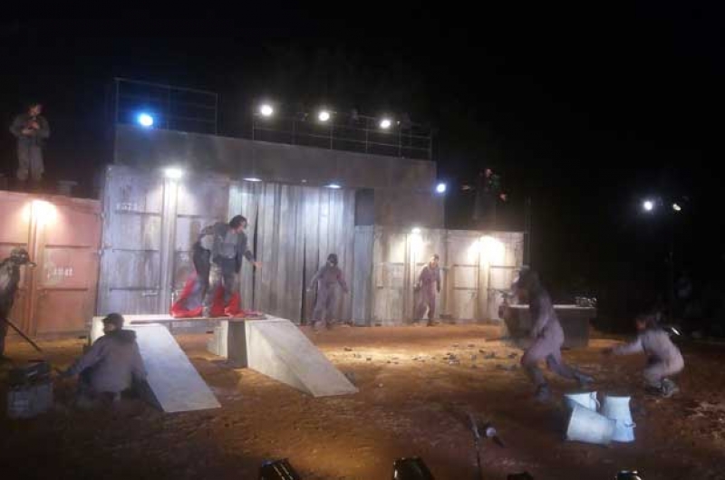 Οι αριστοφανικοί «Αχαρνής» στο αρχαίο θέατρο των Οινιάδων (pics)