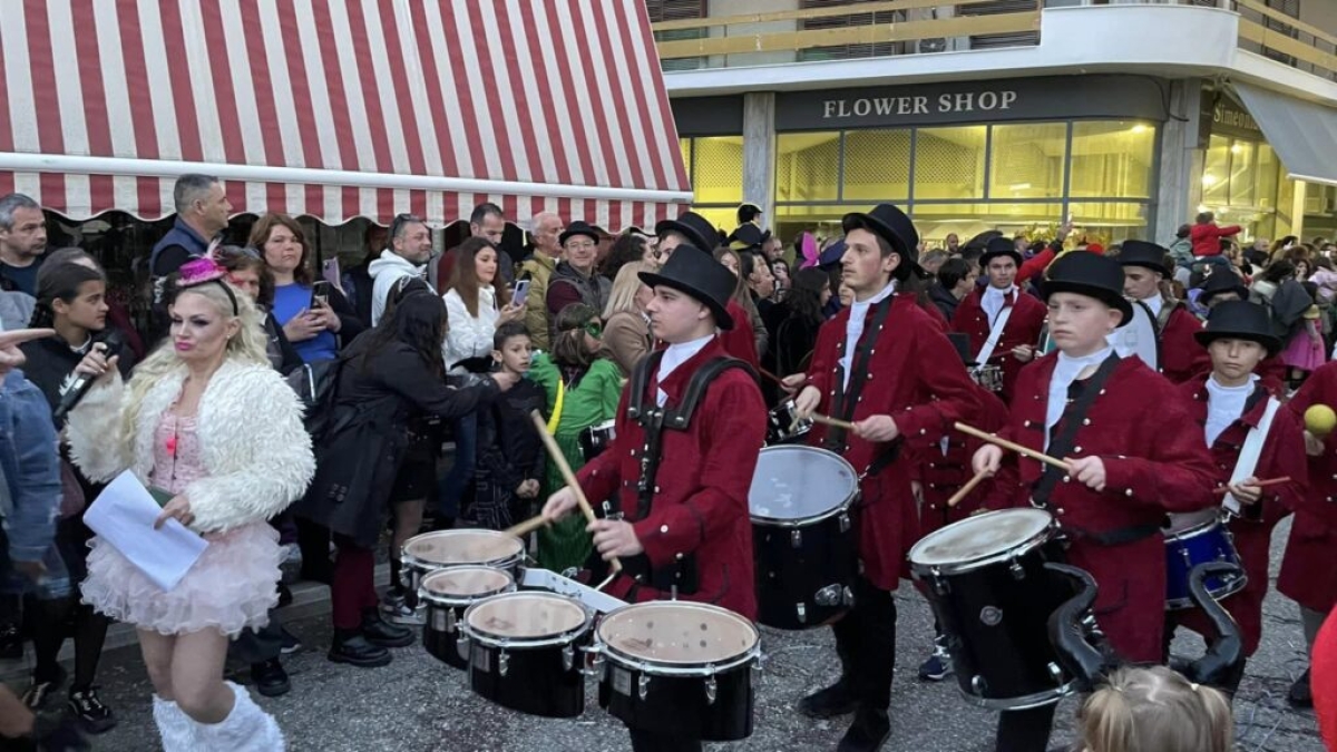 Kαρναβαλική παρέλαση στο Μεσολόγγι με παρουσιάστρια το Γωγουλίνι