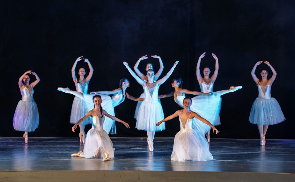 «Χορεύοντας με τα αστέρια της ψυχής» από το Dance Academy – Μαγική βραδιά στο Αγρίνιο