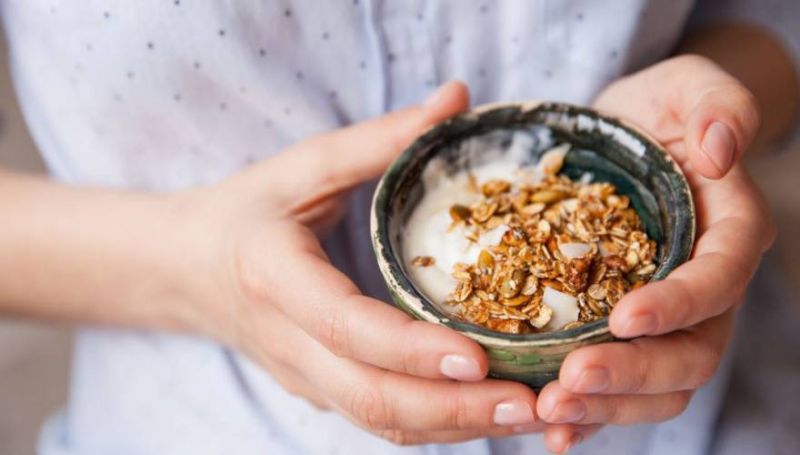 Τέλος στις «καούρες»: Τι να φας και τι όχι ανάλογα με το στομάχι σου