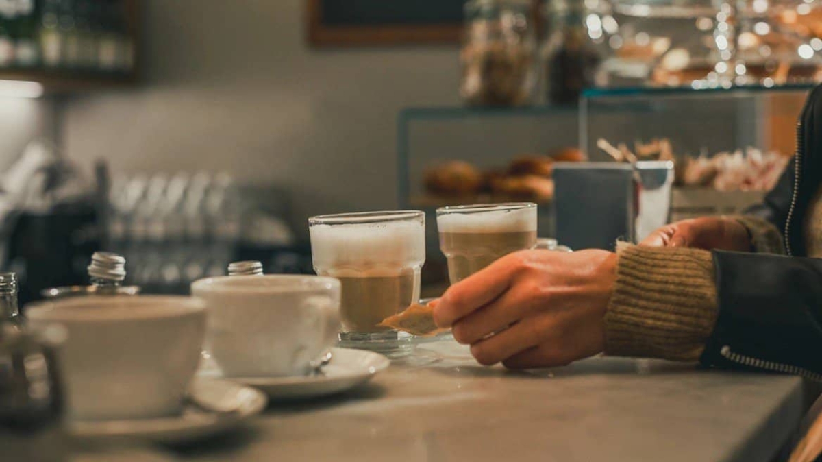 Πωλείται καφέ- αναψυκτήριο στην κεντρική πλατεία του Αγρινίου